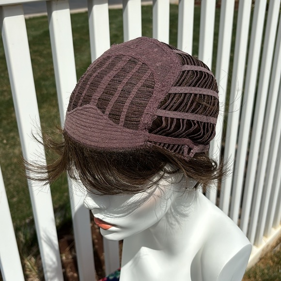 NWT DK BRN modern short wig - Picture 4 of 4